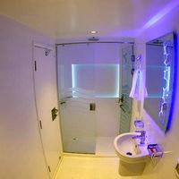 scuba-scene-legend-bathroom